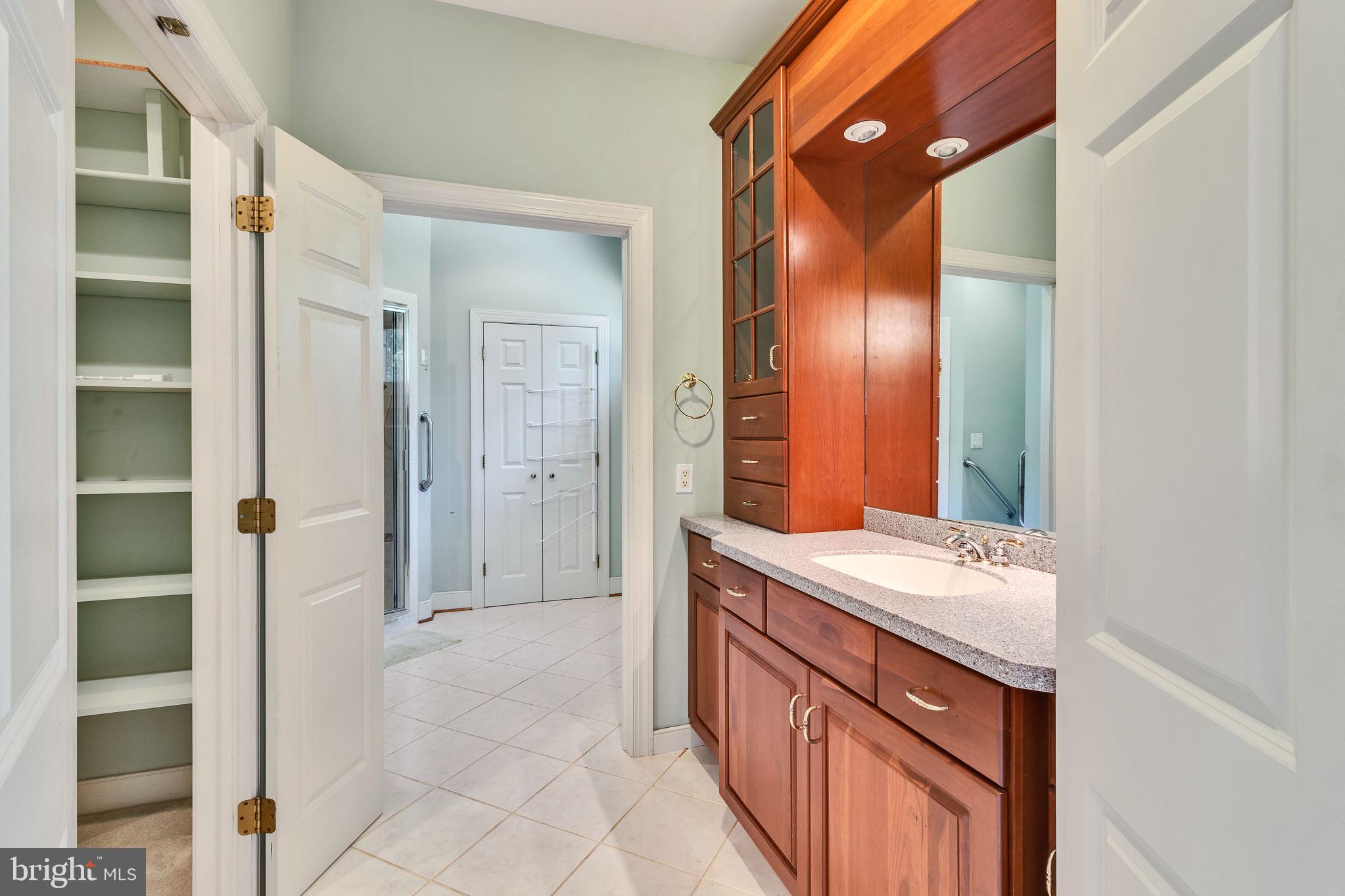LAGRANGE ESTATES - Residential