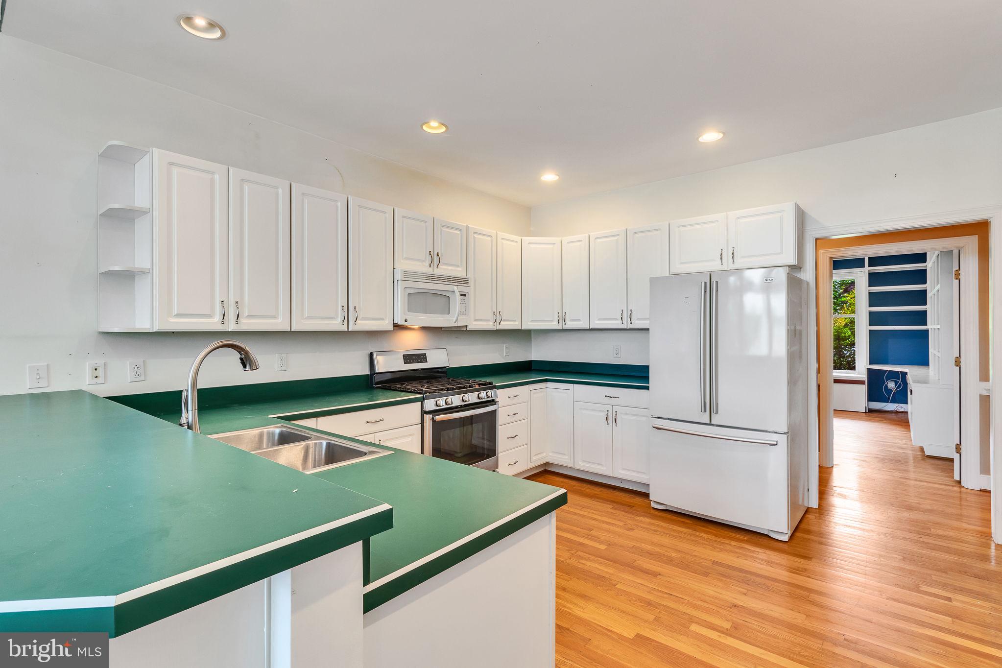 LAGRANGE ESTATES - Residential