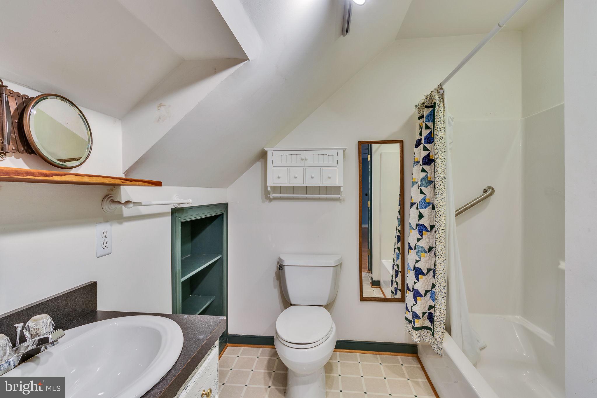 LAGRANGE ESTATES - Residential
