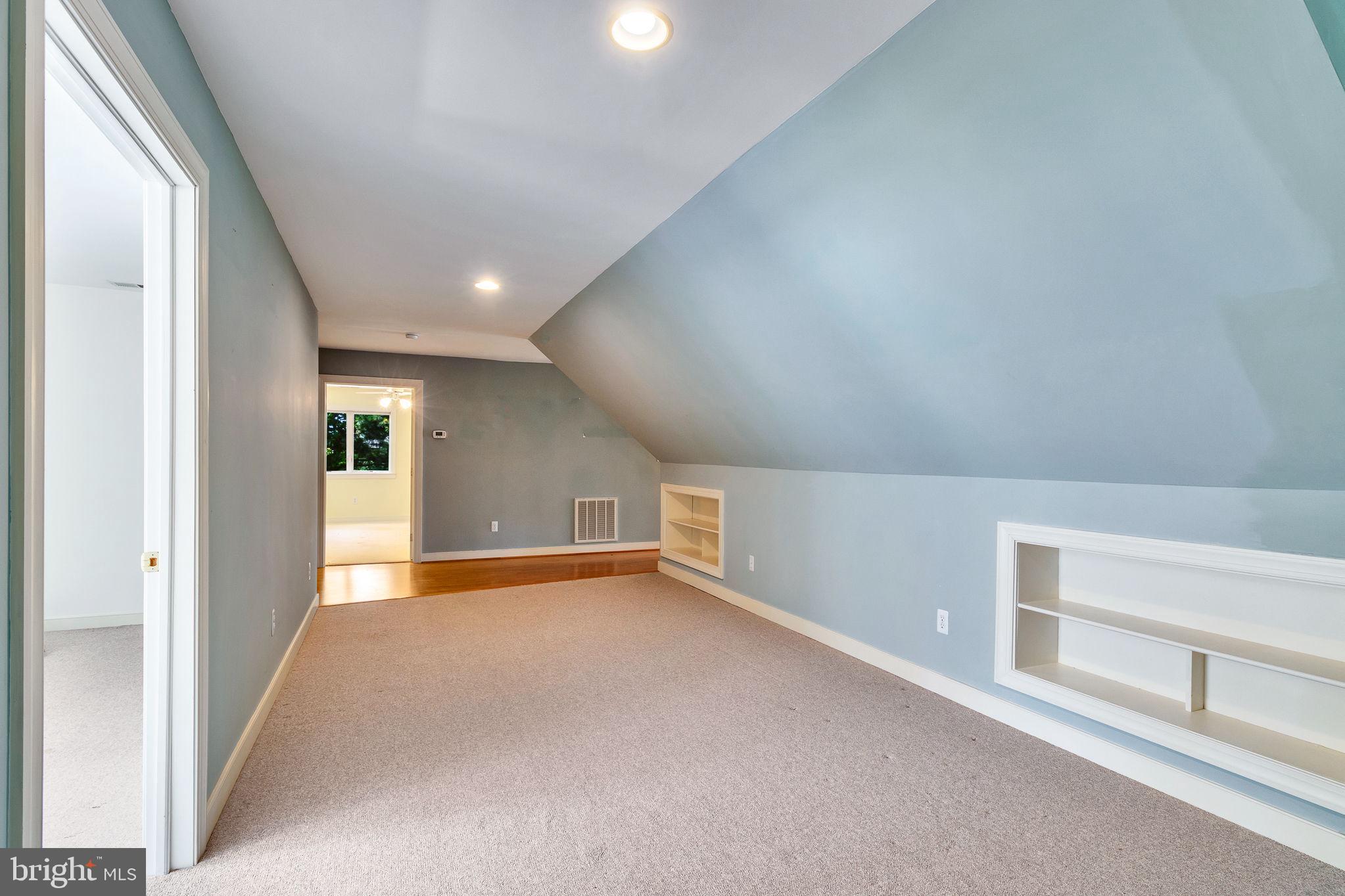 LAGRANGE ESTATES - Residential