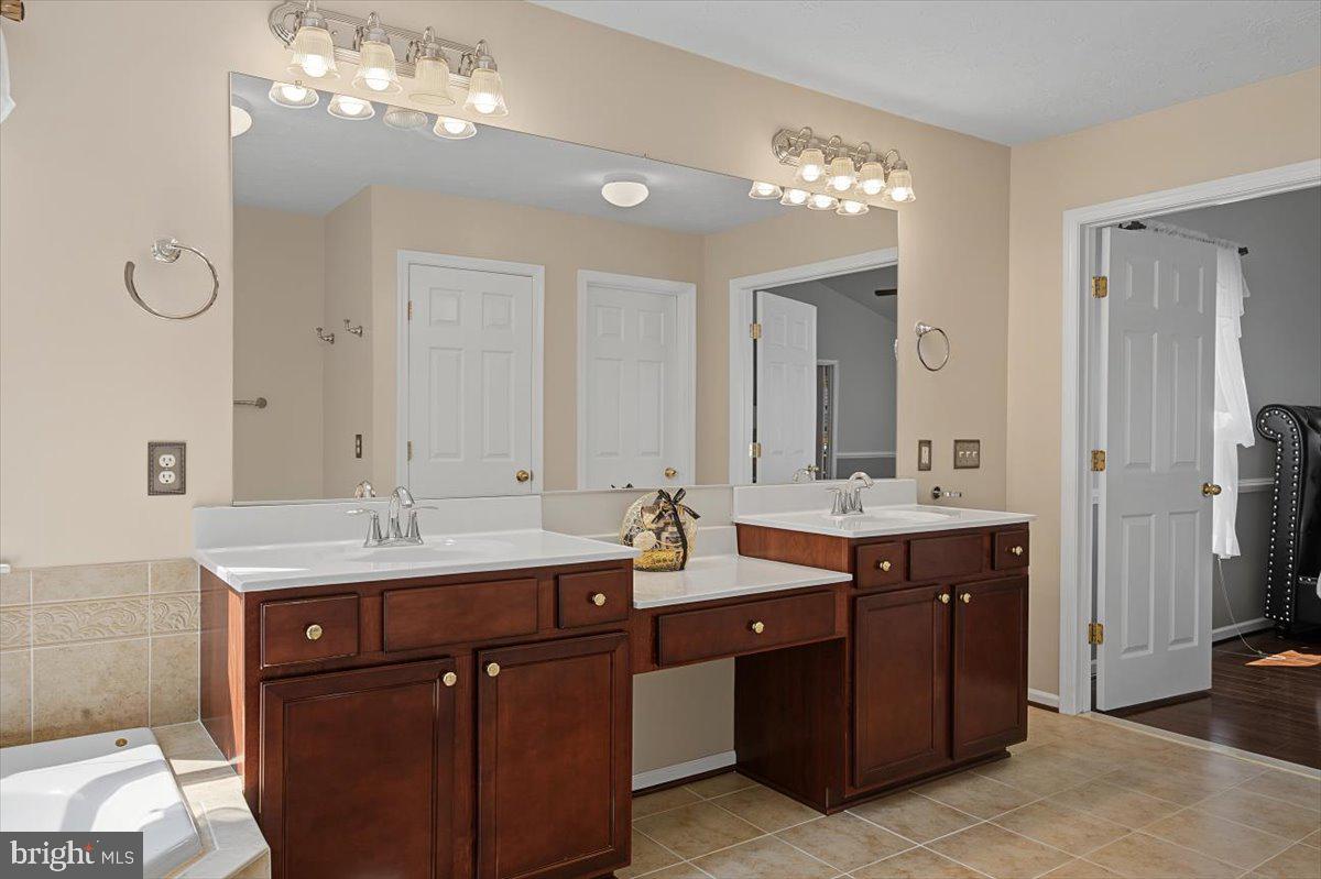 TOWNSEND VILLAGE IL - Residential