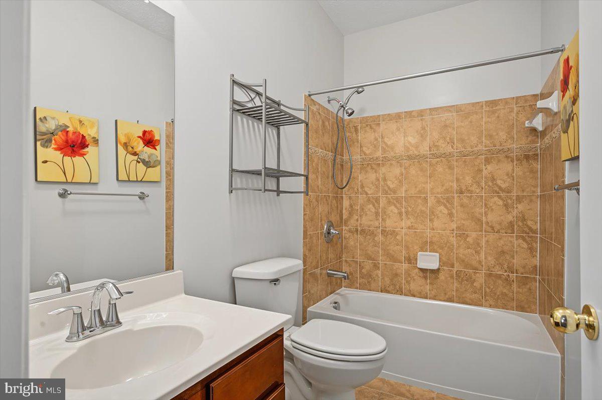 TOWNSEND VILLAGE IL - Residential