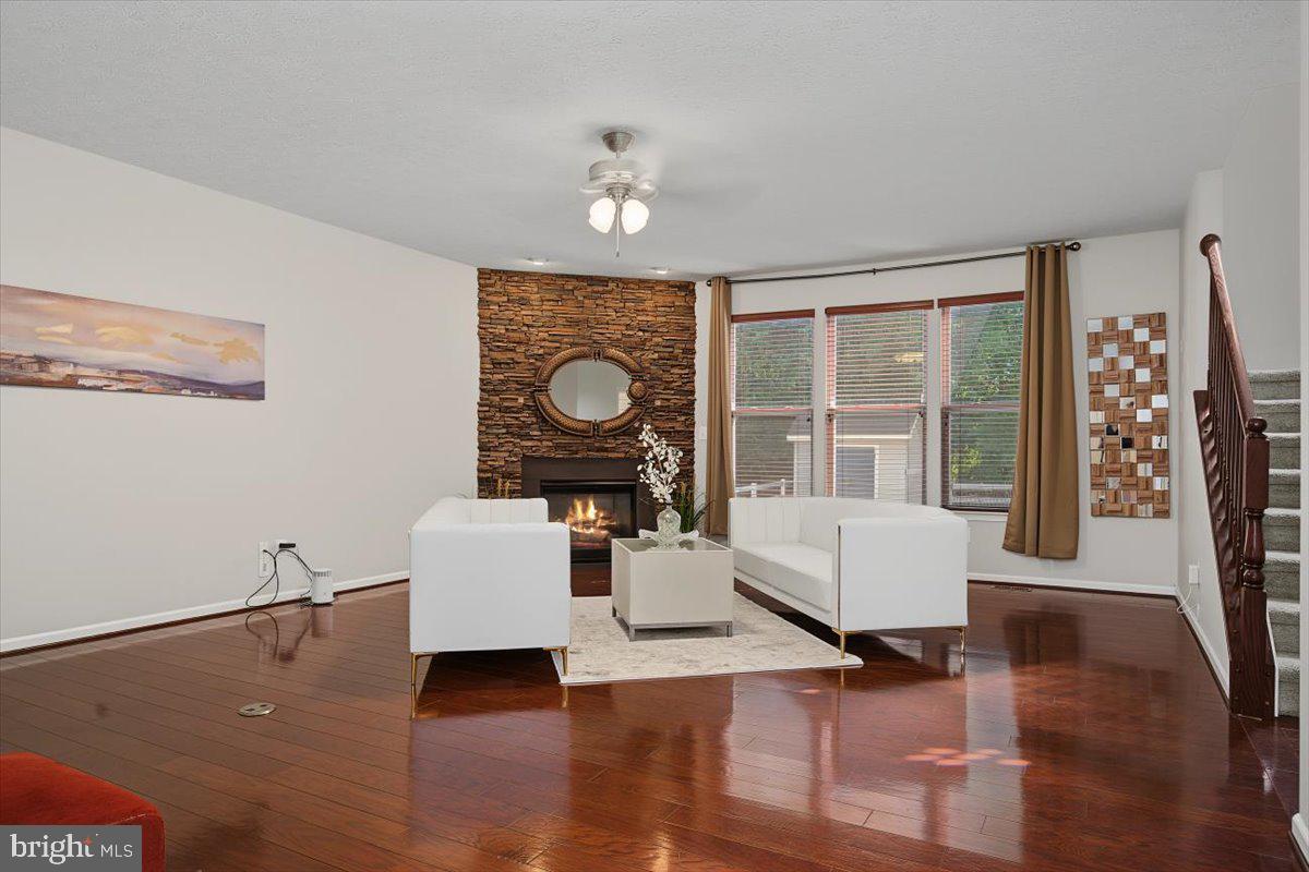 TOWNSEND VILLAGE IL - Residential