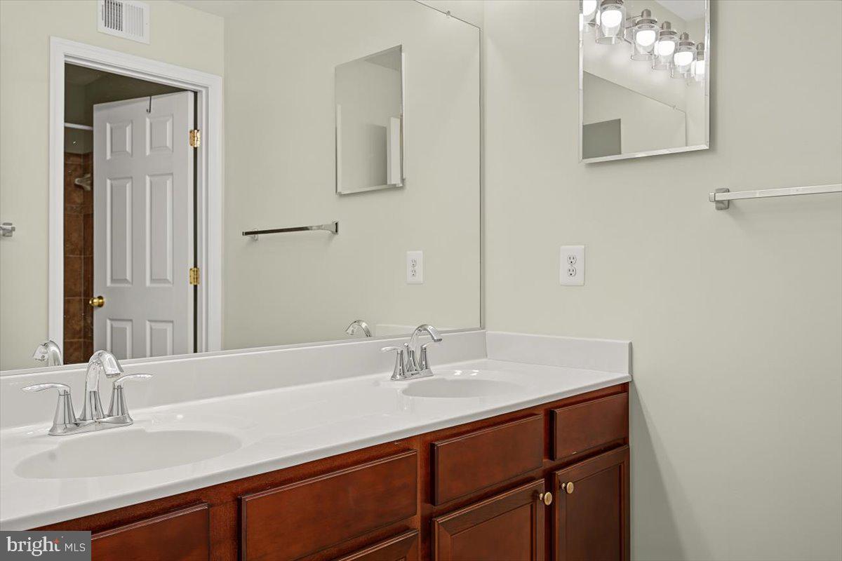 TOWNSEND VILLAGE IL - Residential