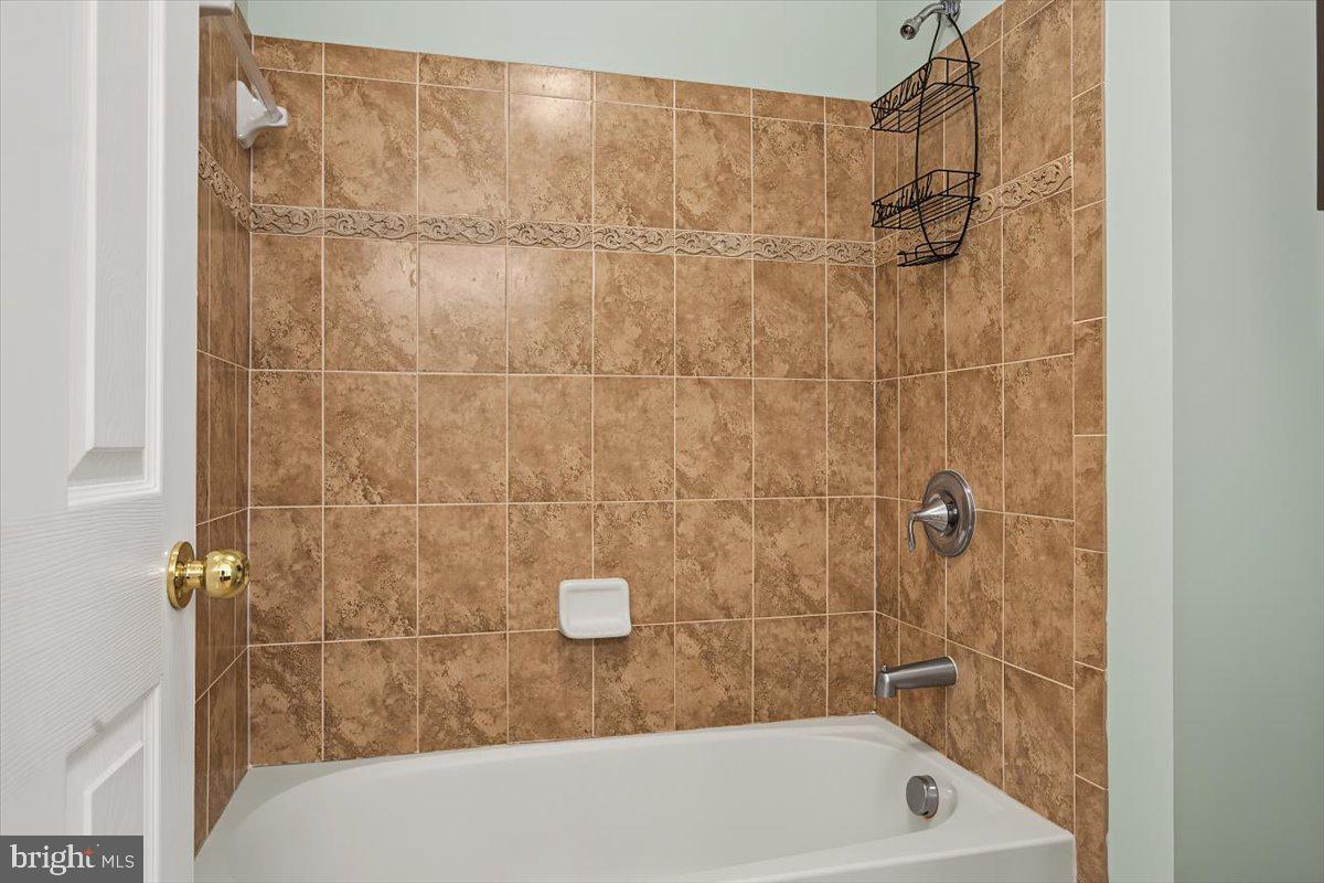 TOWNSEND VILLAGE IL - Residential