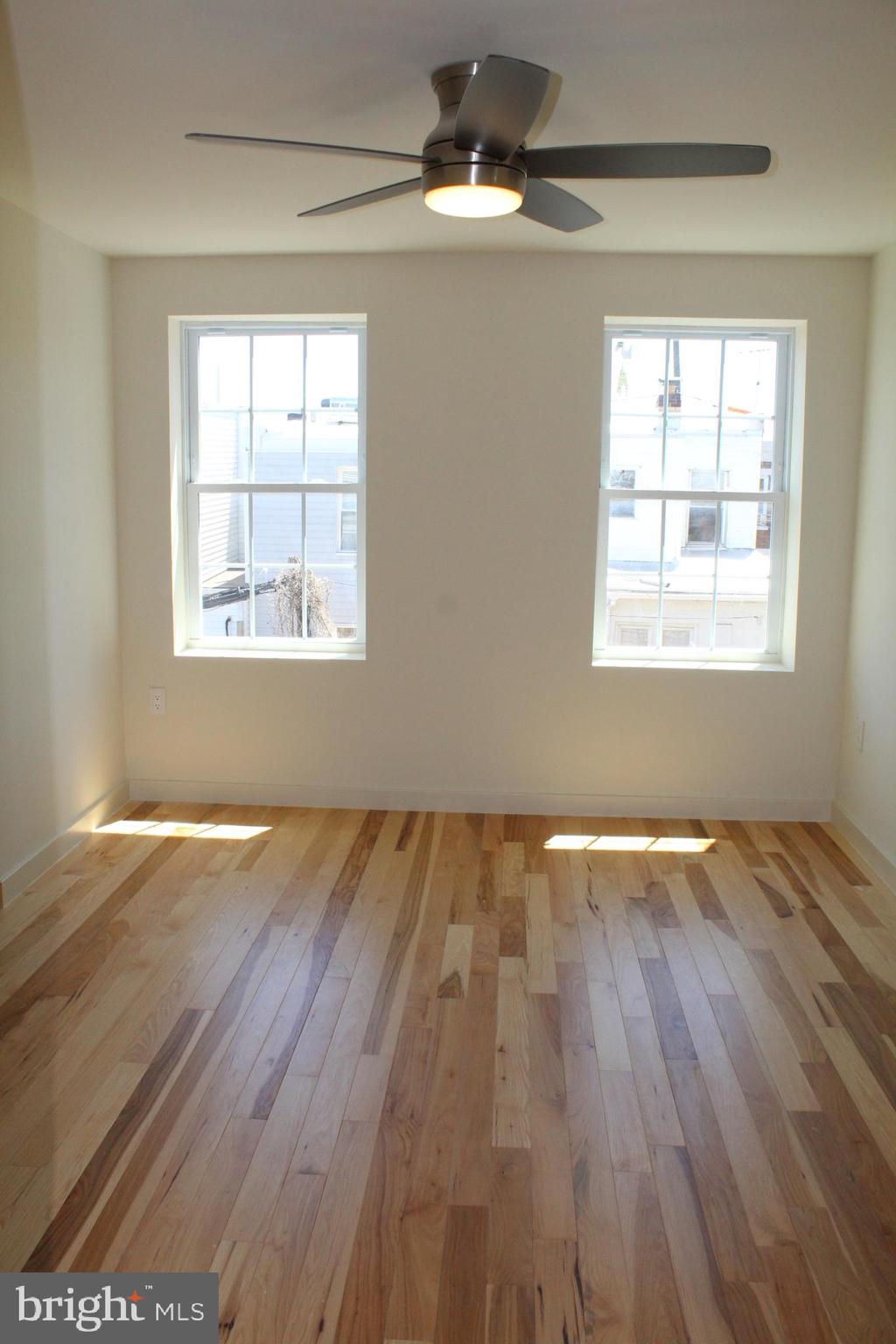 PORT RICHMOND - Residential