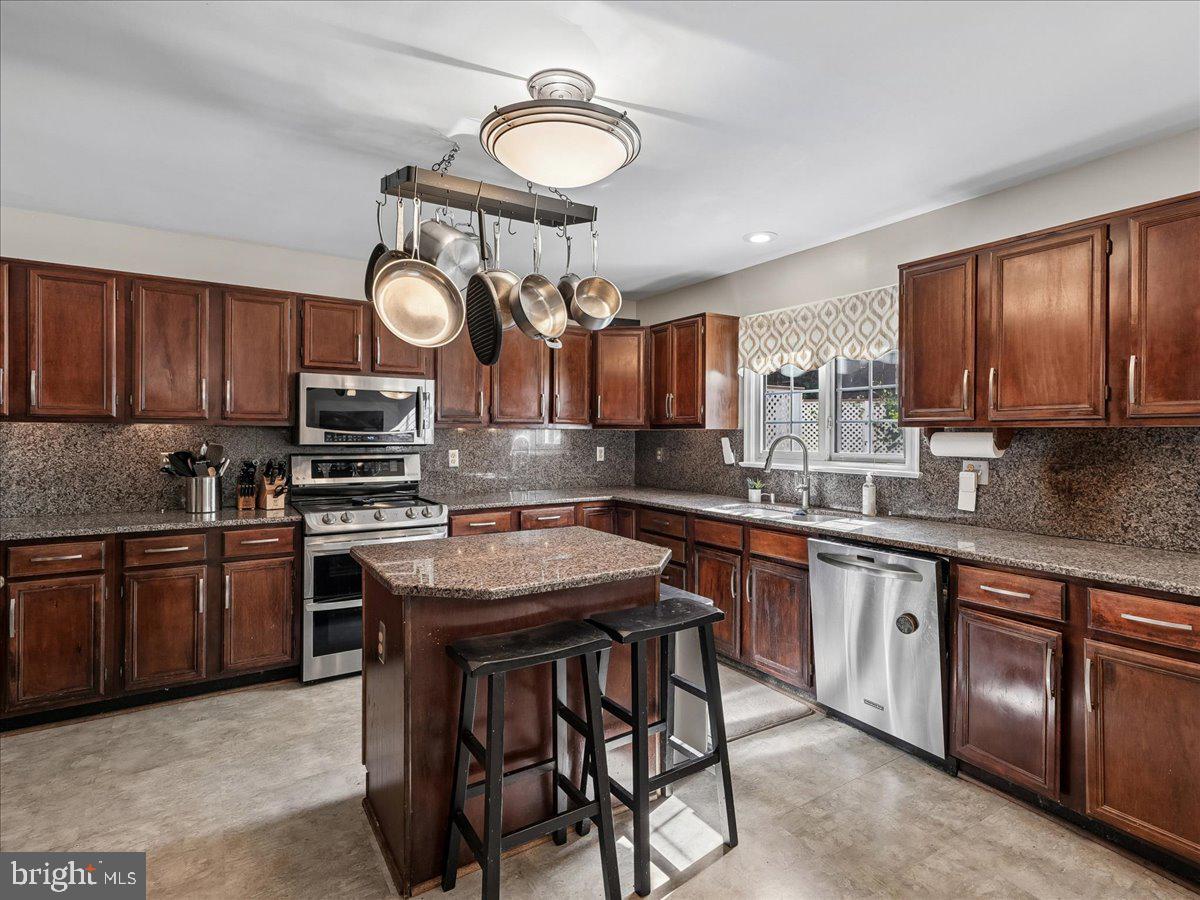 ASHBURN VILLAGE - Residential