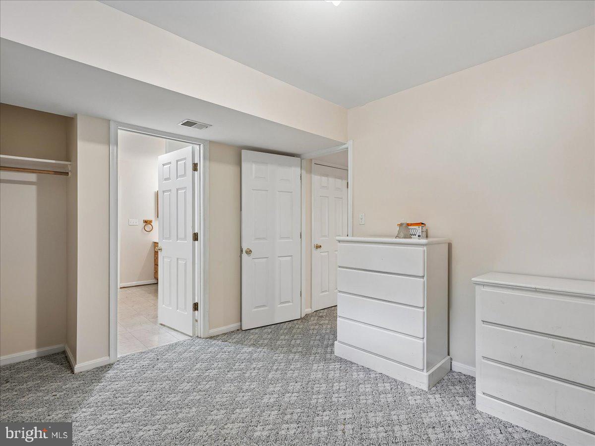 ASHBURN VILLAGE - Residential