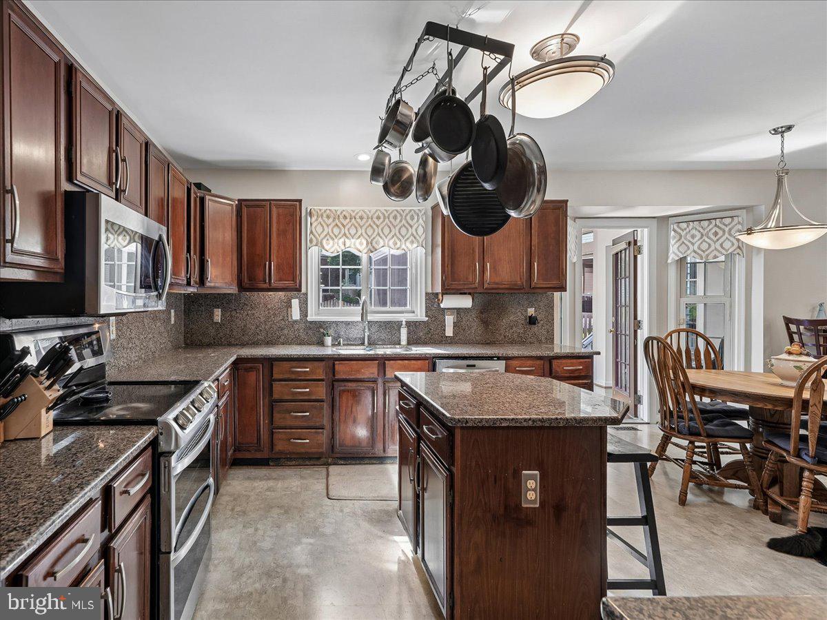 ASHBURN VILLAGE - Residential