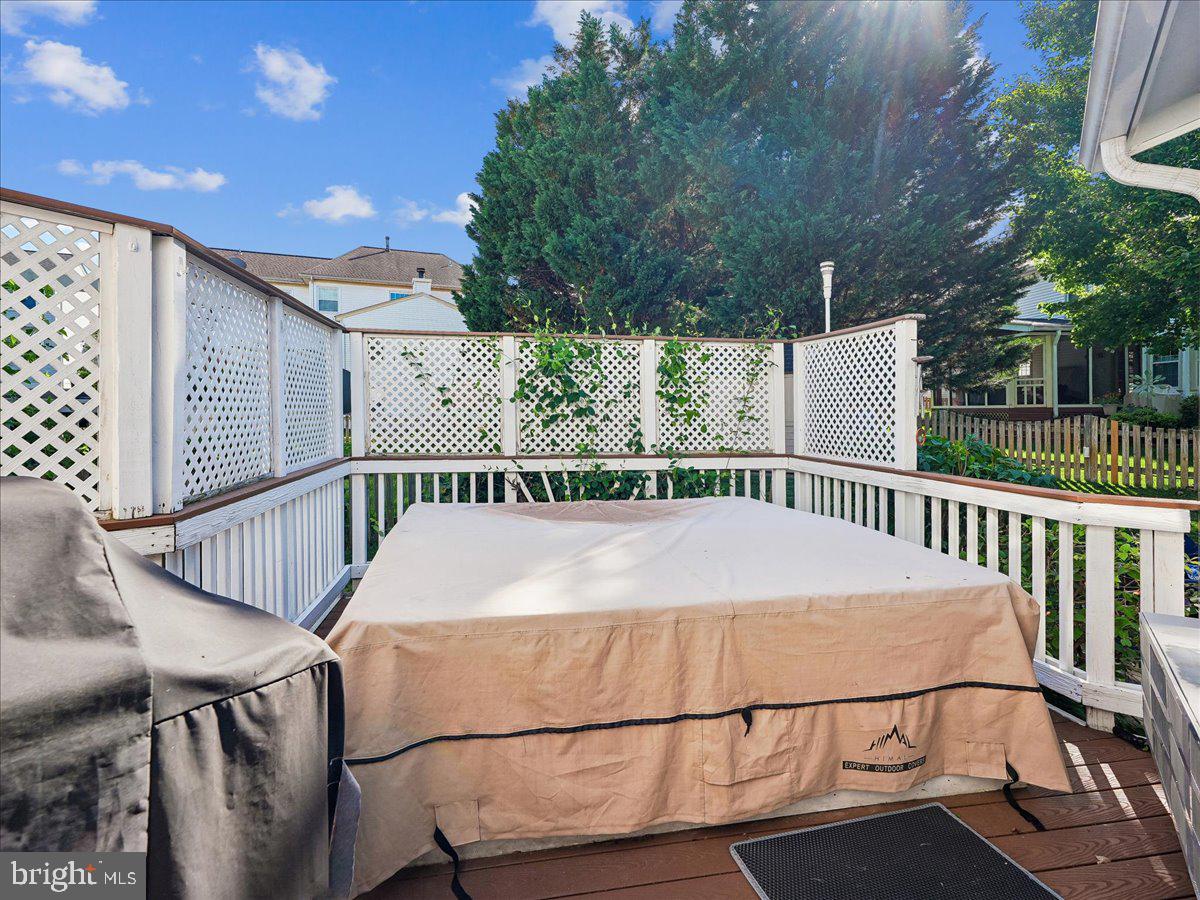ASHBURN VILLAGE - Residential