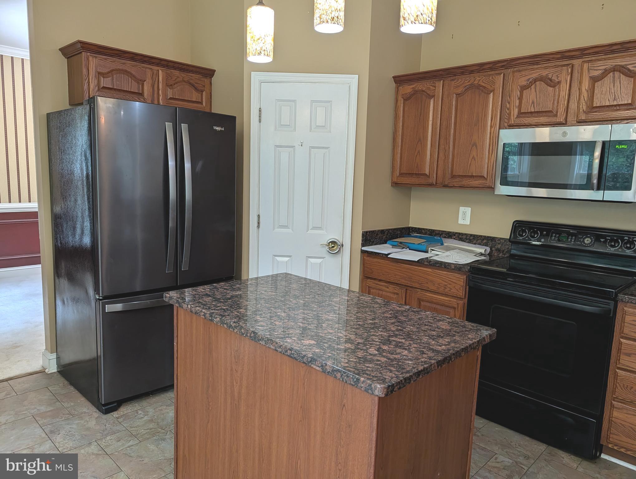WHISPERING WOODS - Residential