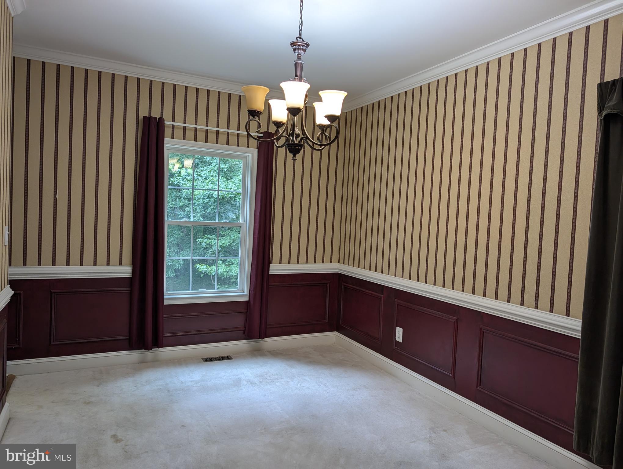 WHISPERING WOODS - Residential