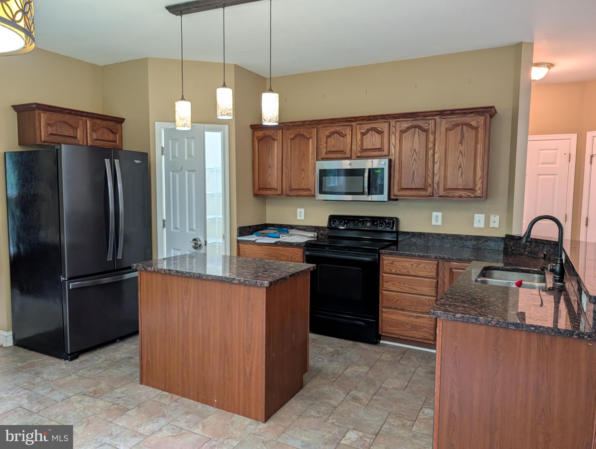WHISPERING WOODS - Residential