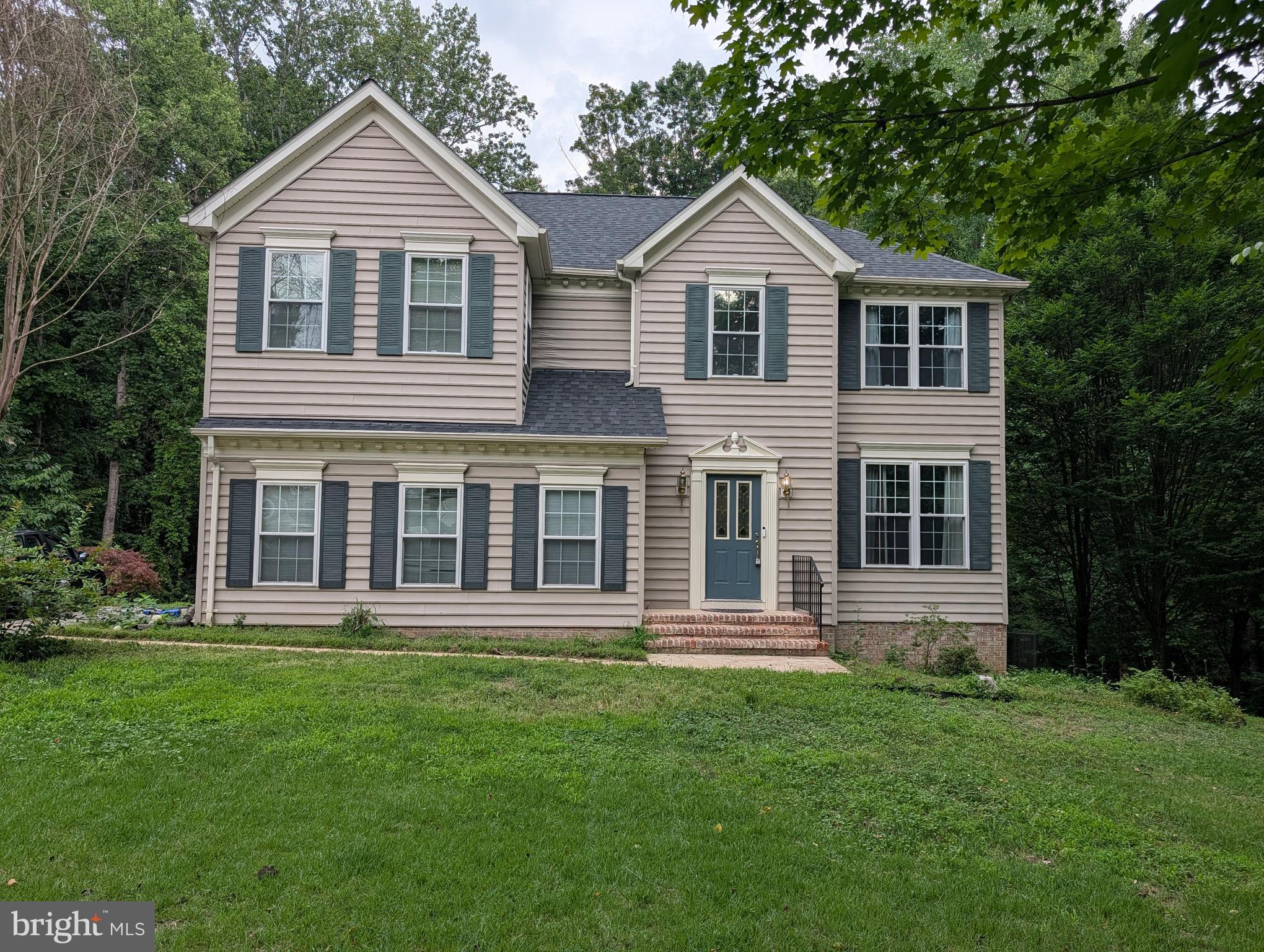 WHISPERING WOODS - Residential
