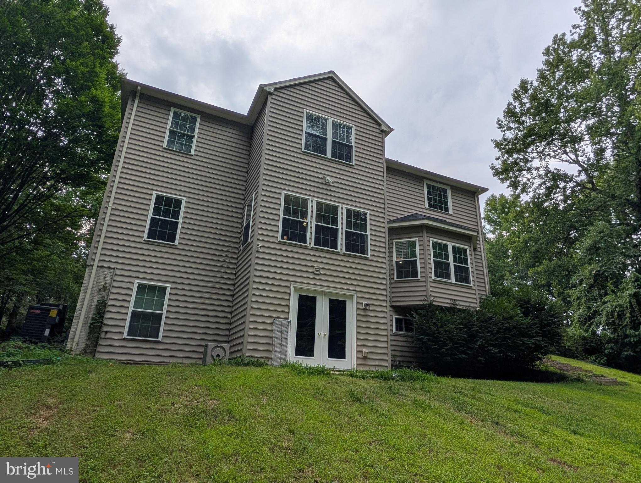 WHISPERING WOODS - Residential