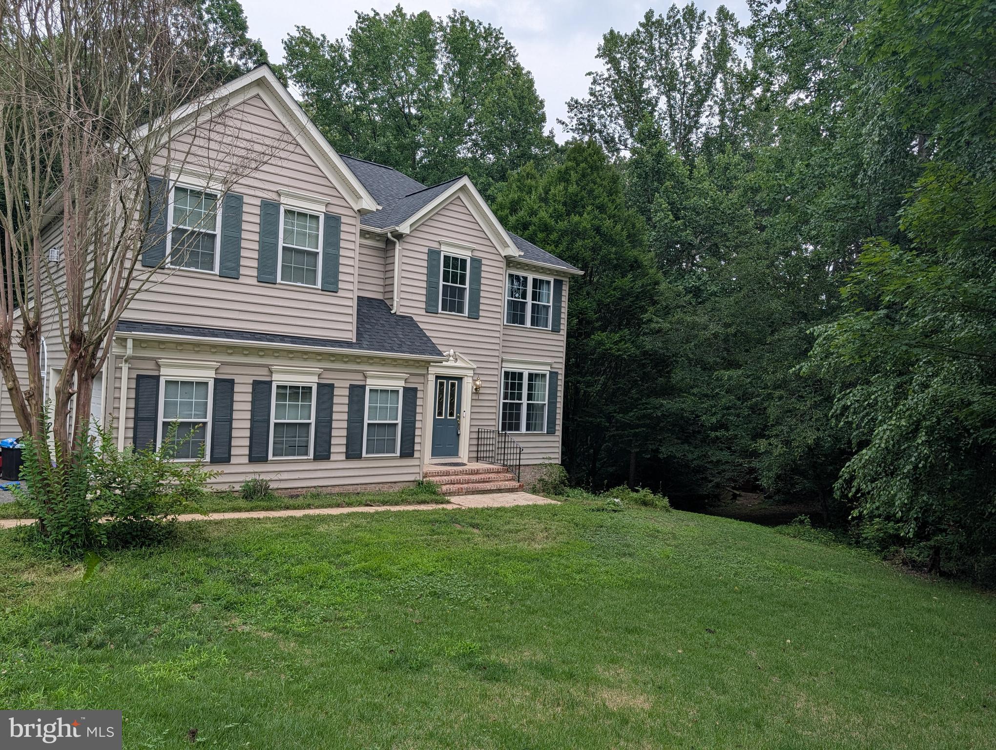 WHISPERING WOODS - Residential