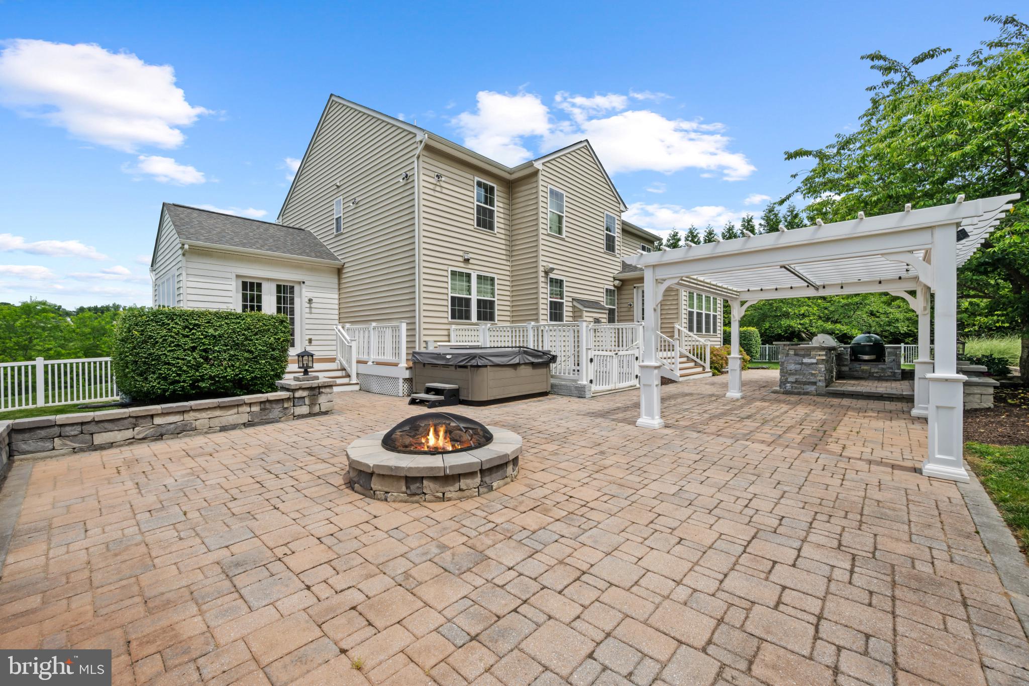 FIELDSTONE - Residential