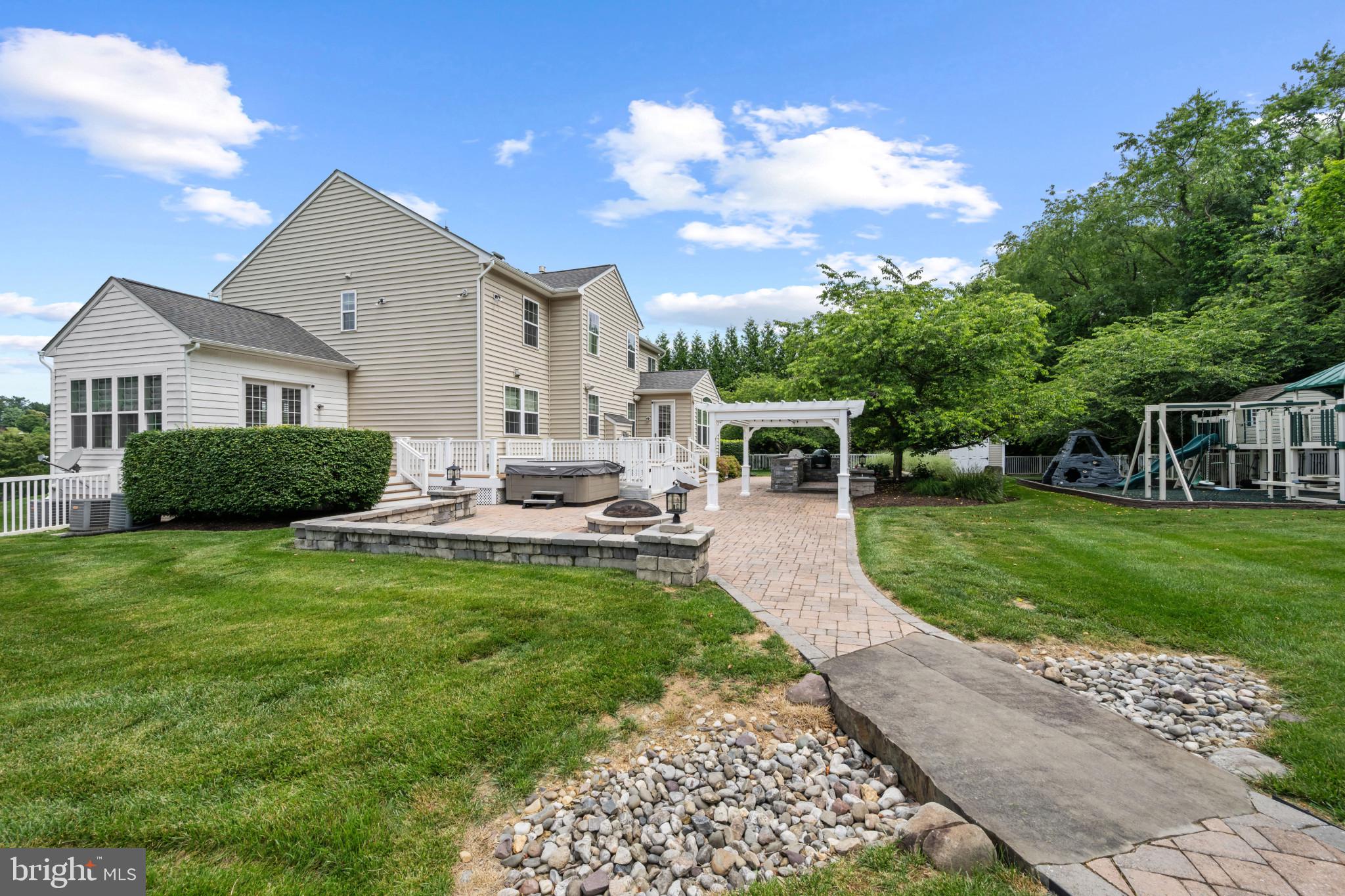 FIELDSTONE - Residential