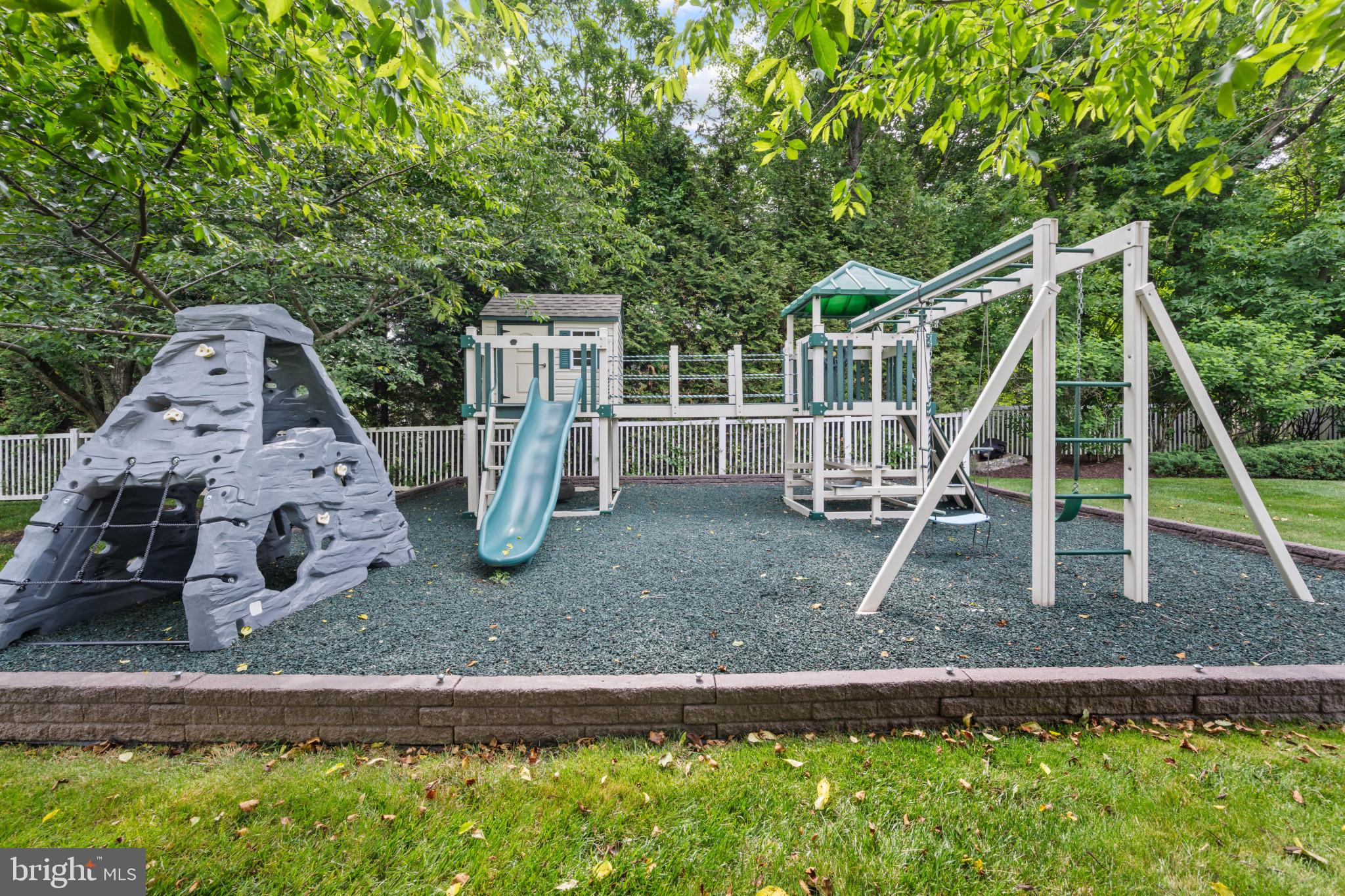 FIELDSTONE - Residential