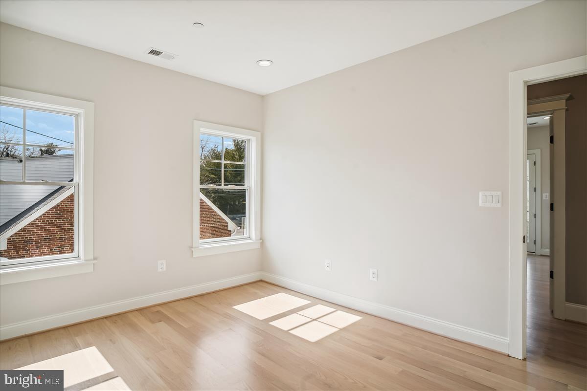 GLENBROOK KNOLLS - Residential