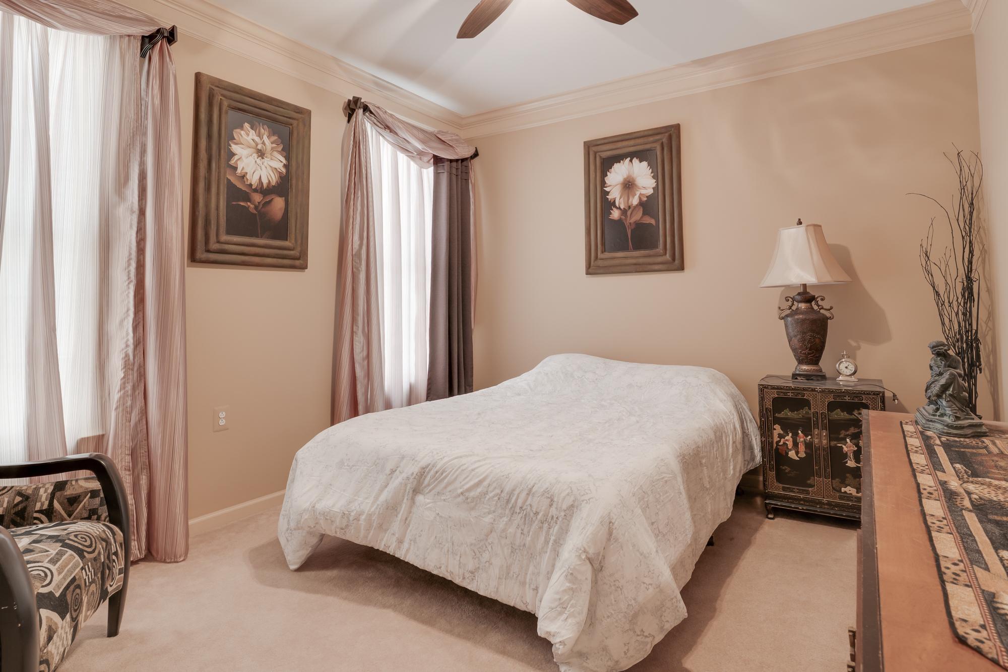 HERITAGE CR ESTS - Residential