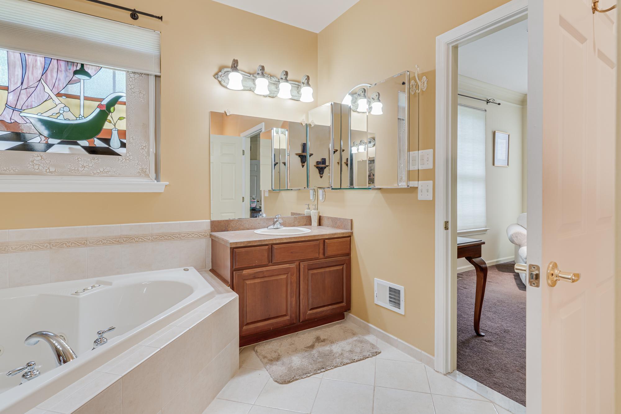 HERITAGE CR ESTS - Residential