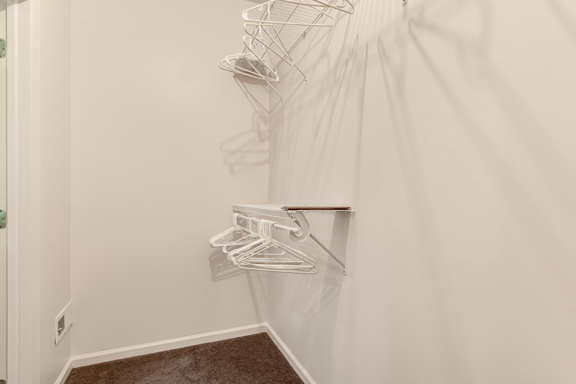 HERITAGE CR ESTS - Residential