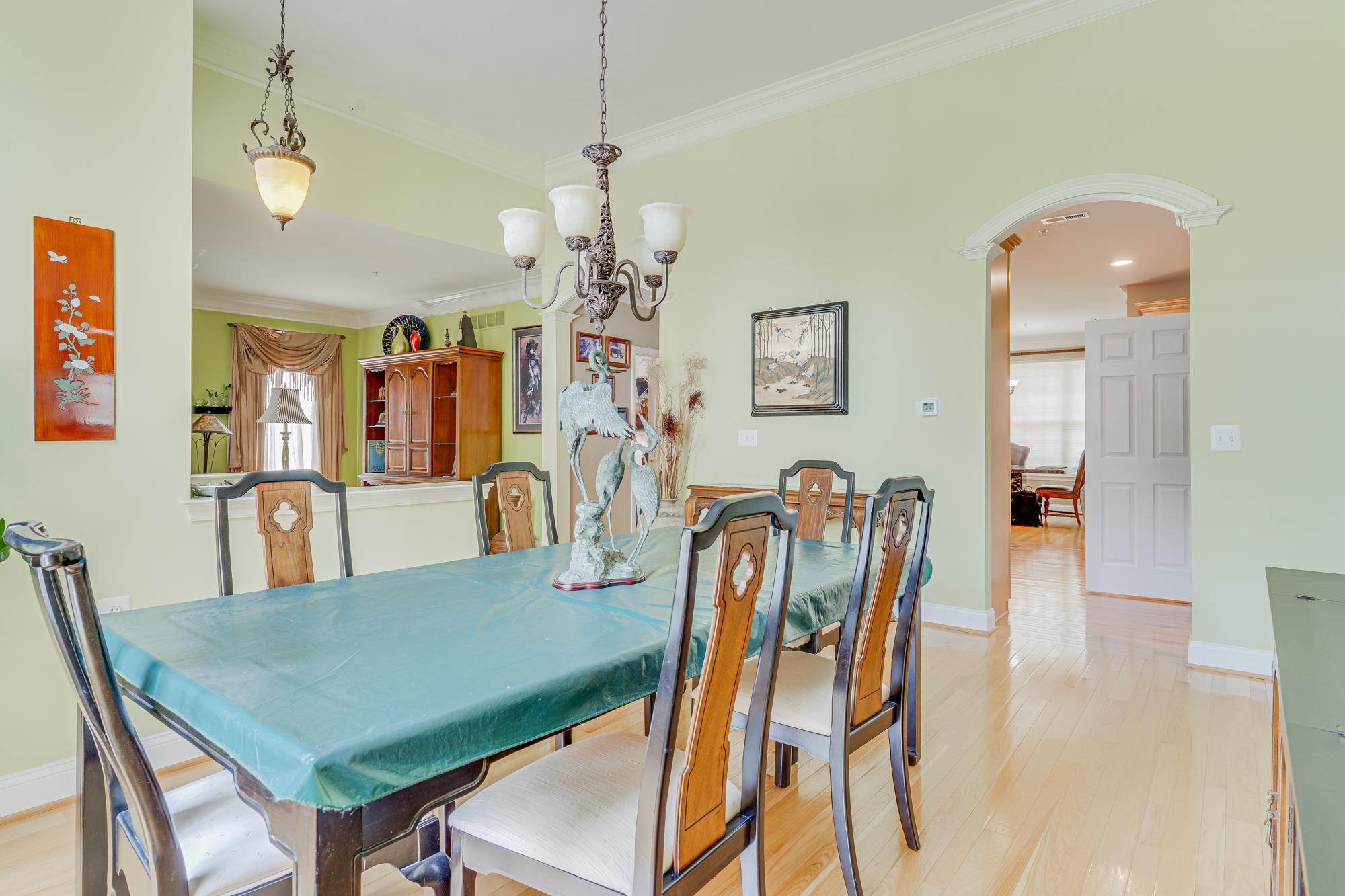 HERITAGE CR ESTS - Residential