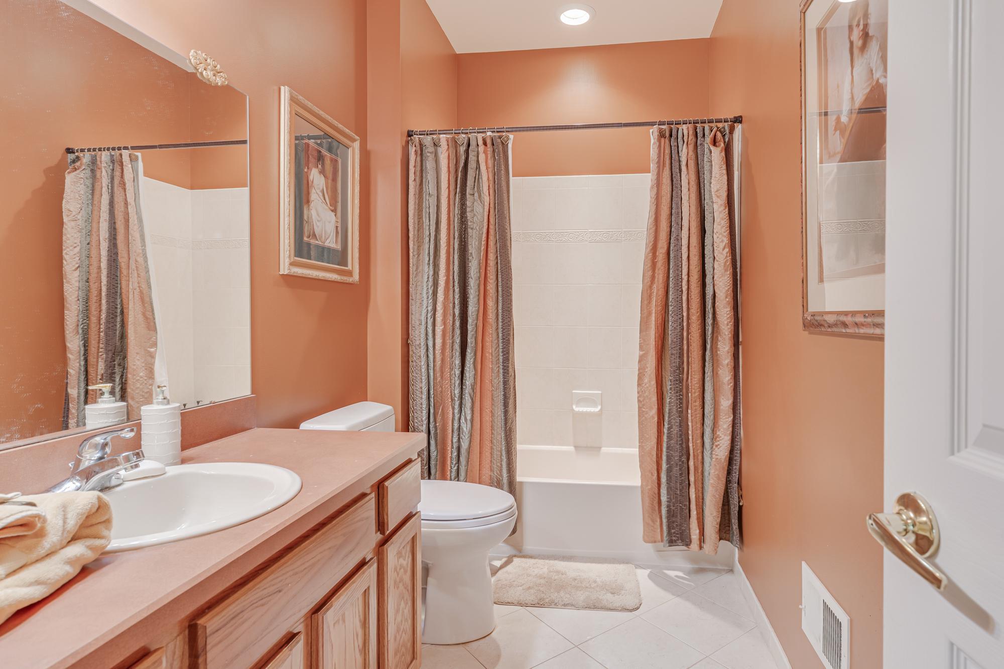 HERITAGE CR ESTS - Residential