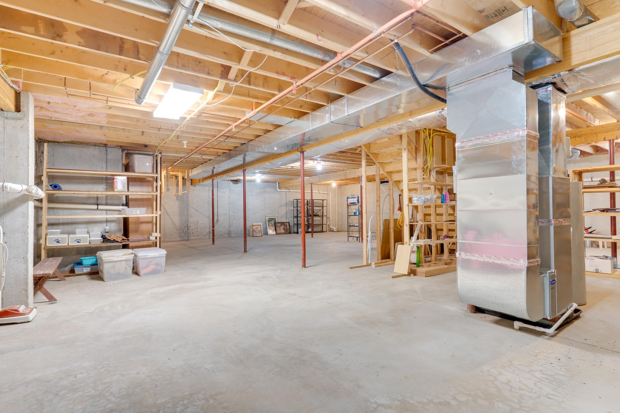 HERITAGE CR ESTS - Residential