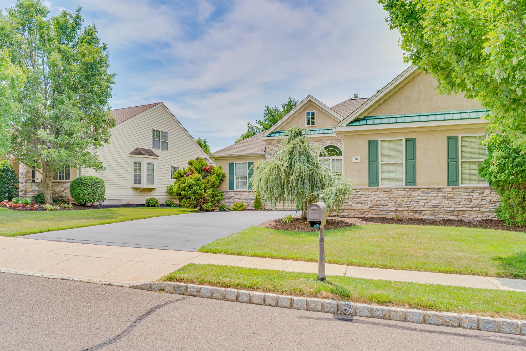 HERITAGE CR ESTS - Residential