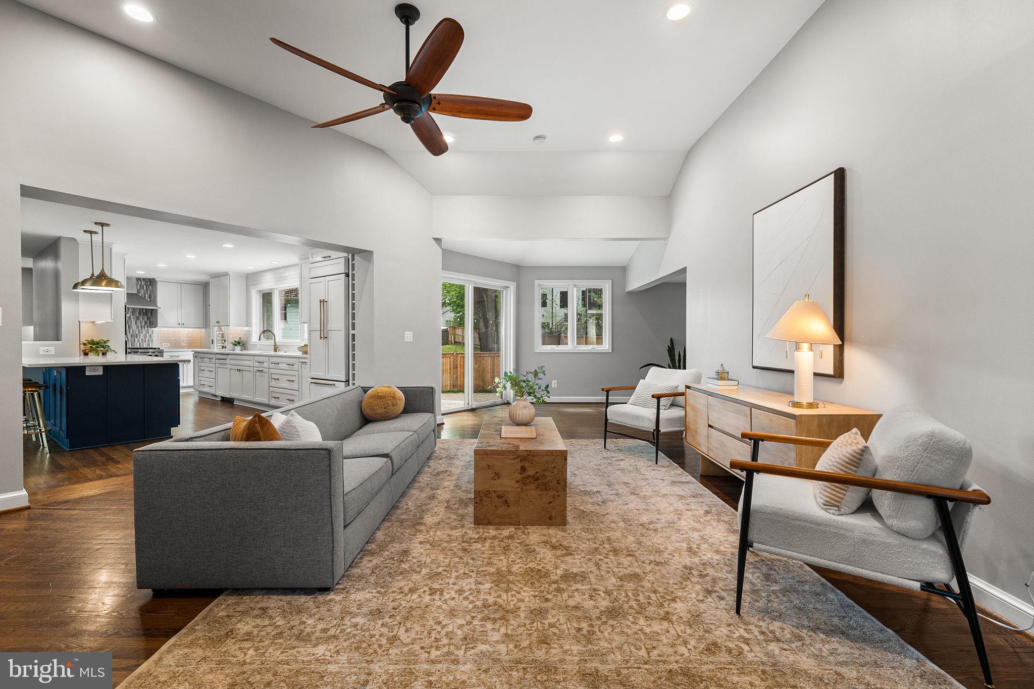 CRESCENT HILLS - Residential