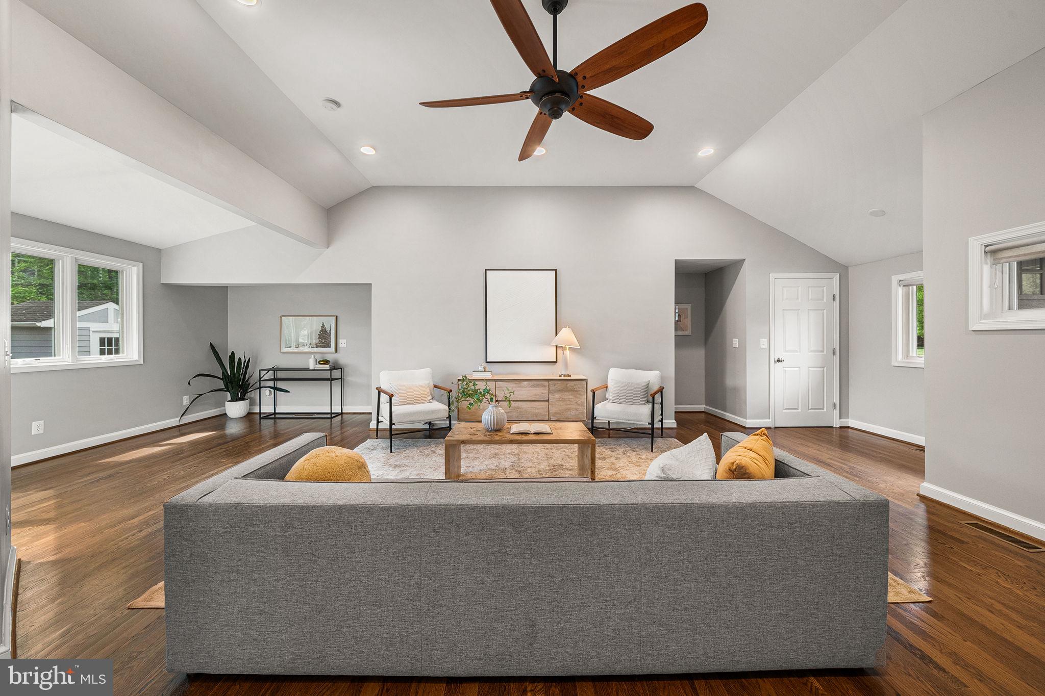 CRESCENT HILLS - Residential