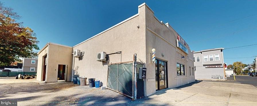 This is a great owner/user purchase opportunity for contractor, landscaper, carpenter, electrician, plumber, exterminator. You can owner occupy this building with only 10% down.