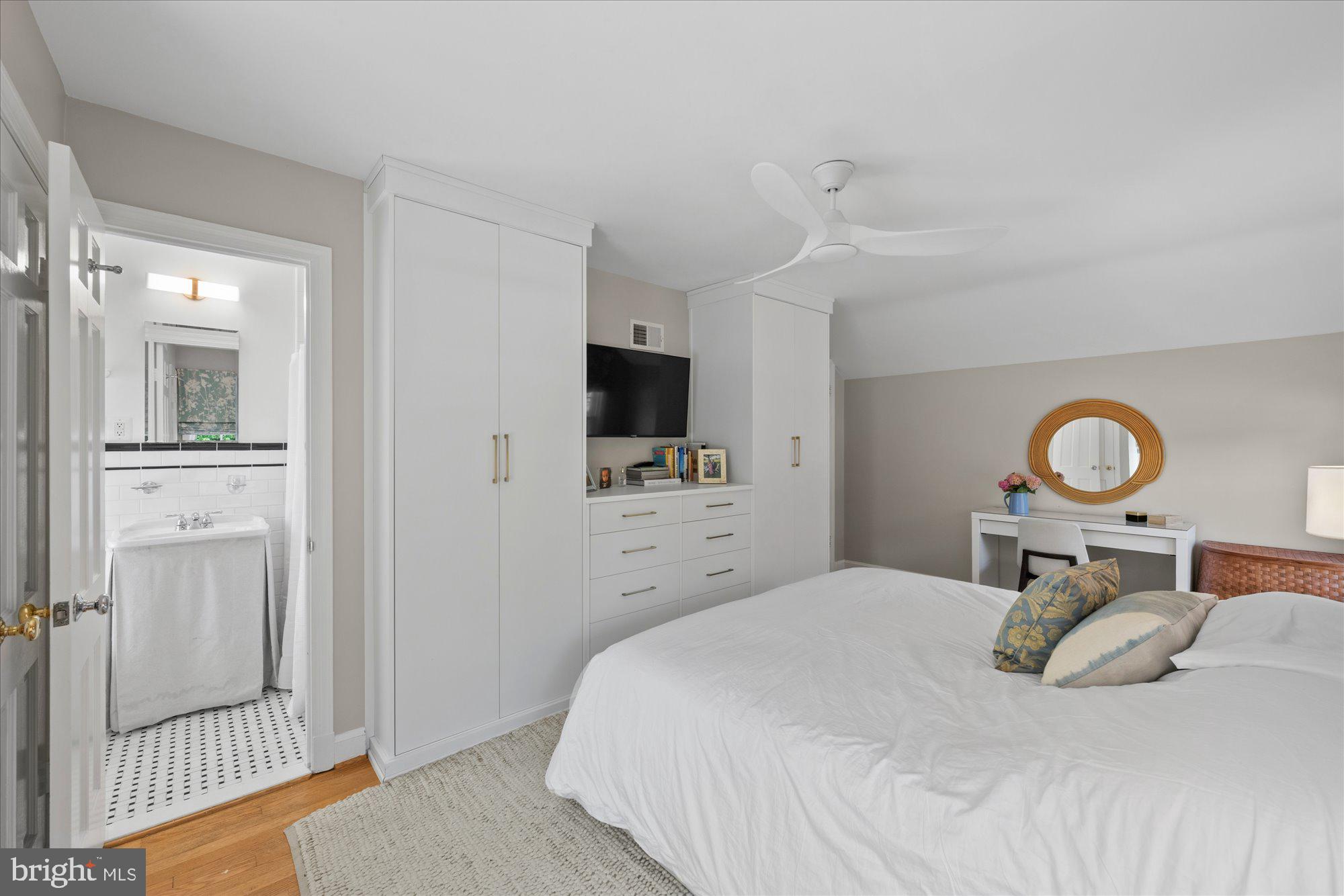 WOODACRES - Residential