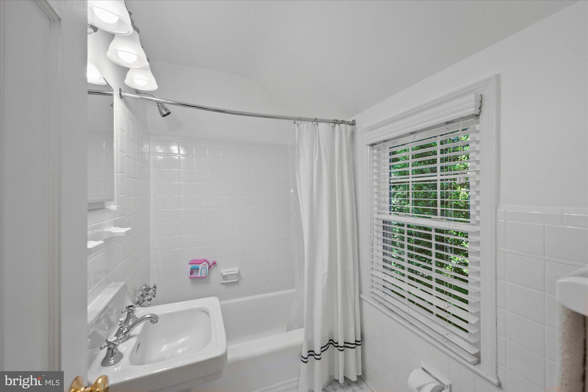 WOODACRES - Residential