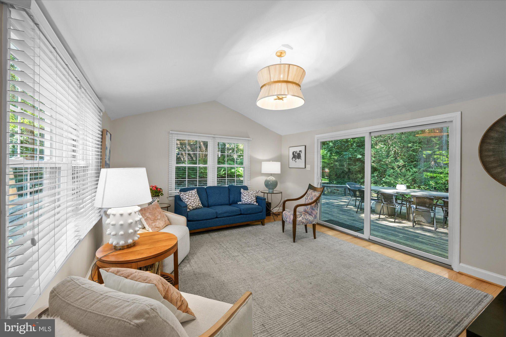 WOODACRES - Residential