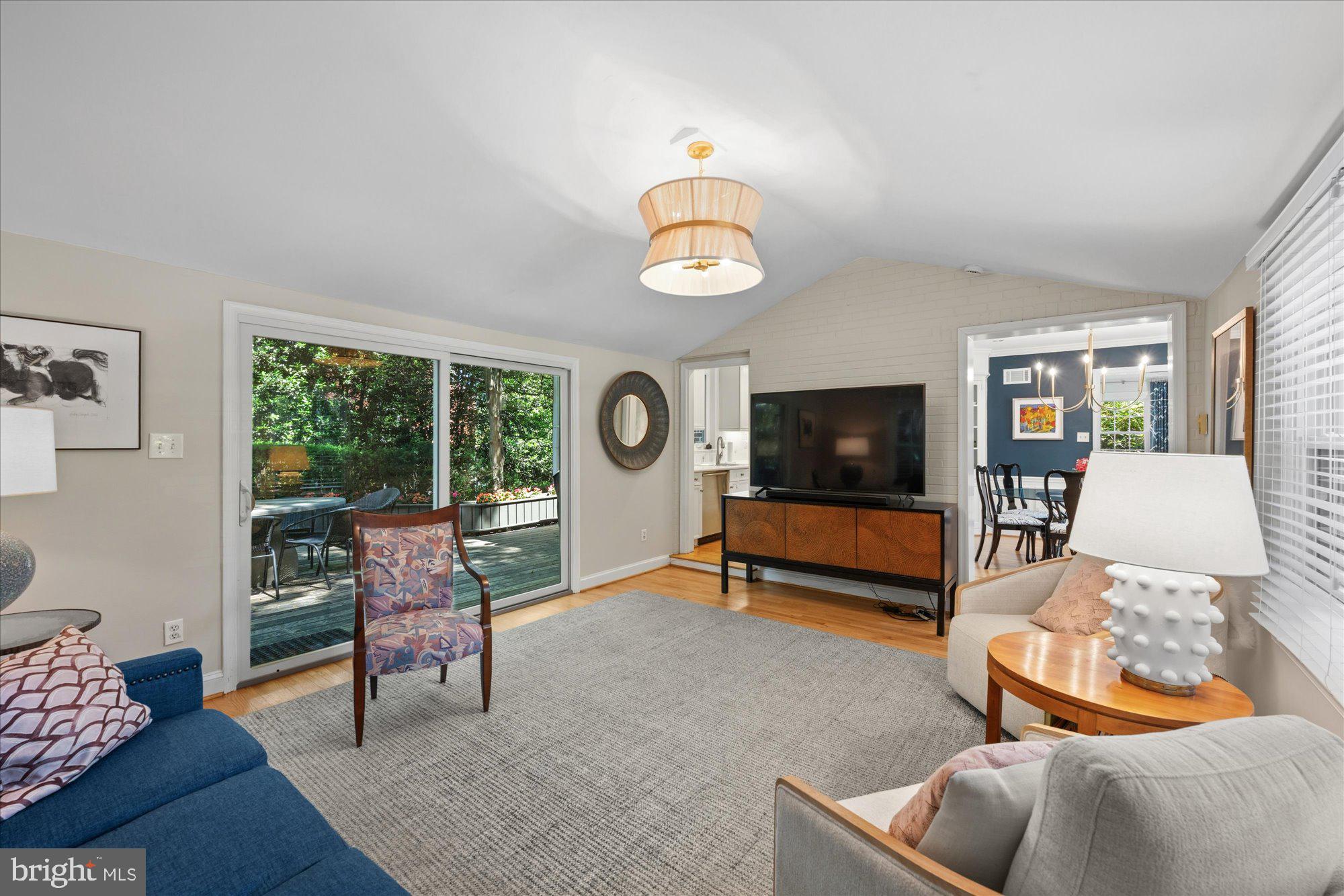 WOODACRES - Residential