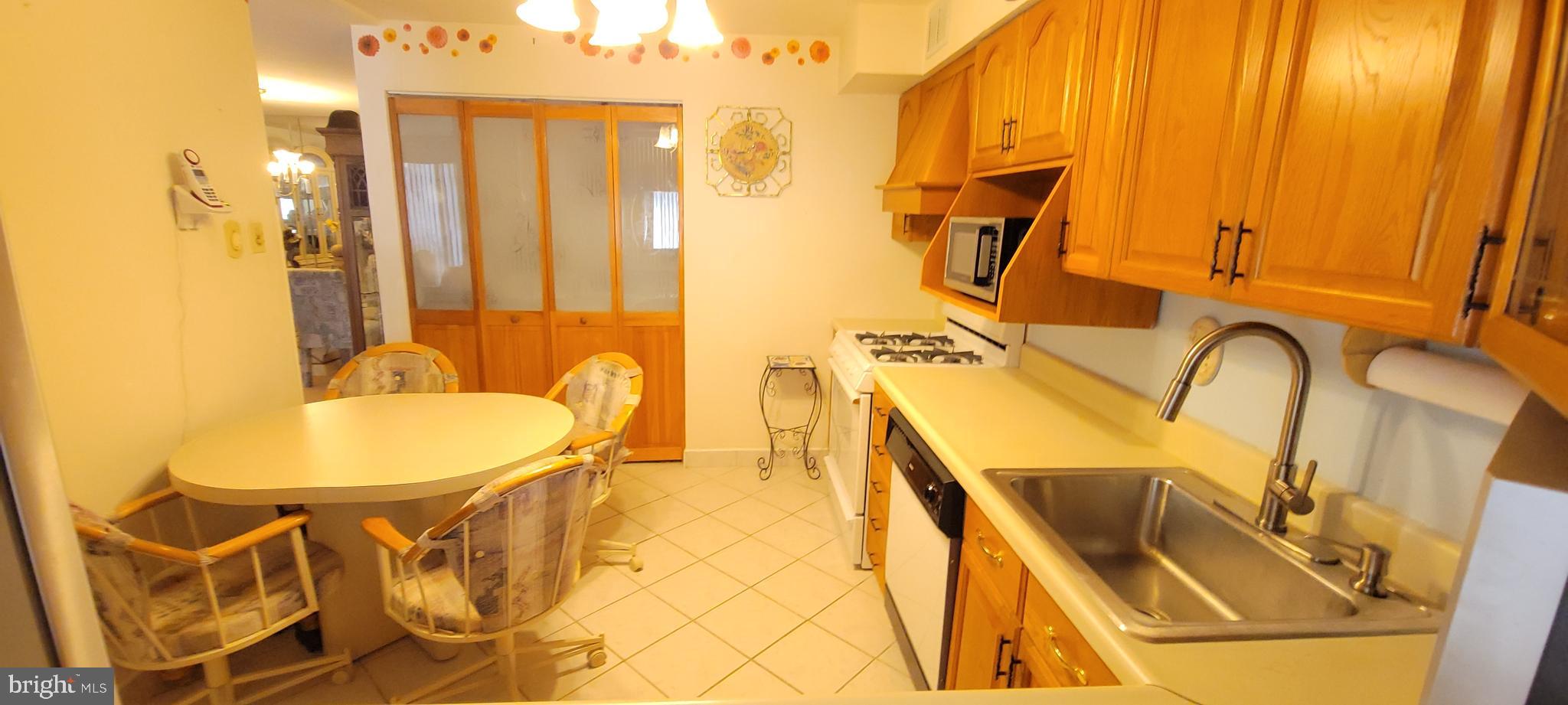 BAKERS BAY CONDOMINIUMS - Residential