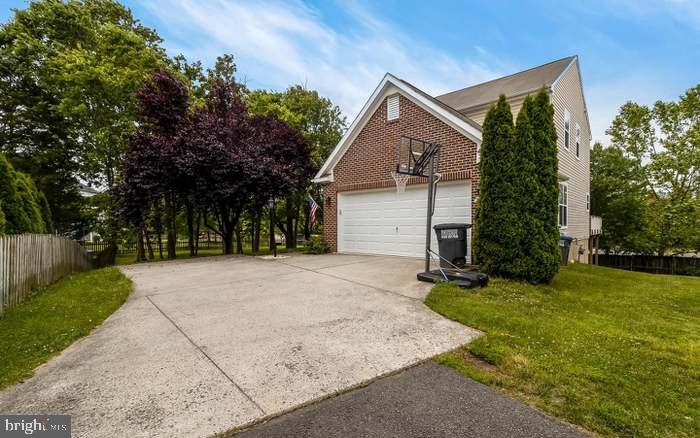 SIGNATURE AT BROADLANDS - Residential Lease