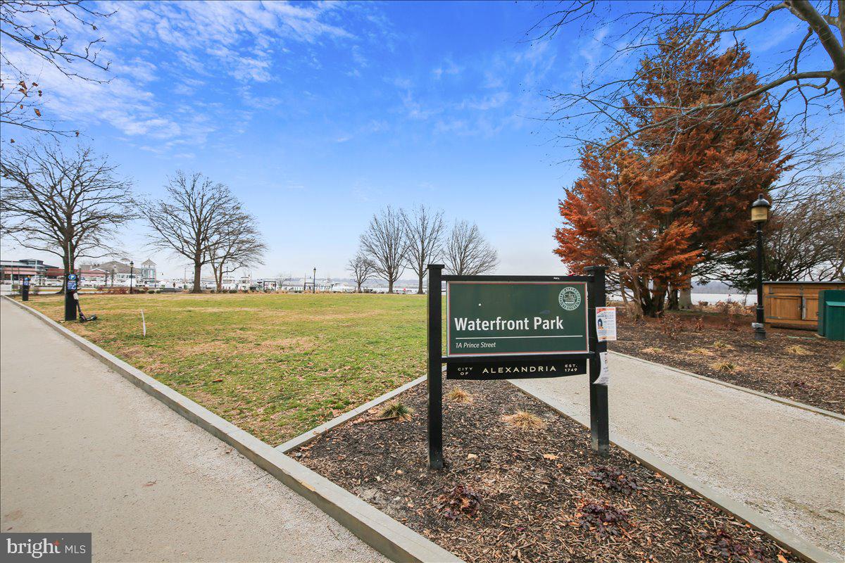 POTOWMACK CROSSING - Residential