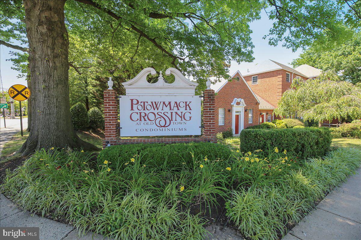 POTOWMACK CROSSING - Residential