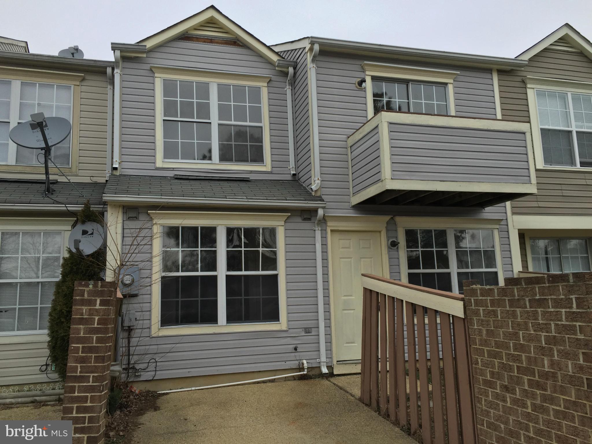 COLUMBIA COMMONS - Residential Lease