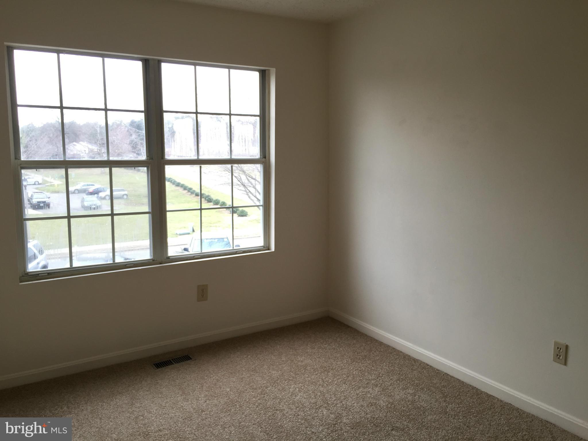 COLUMBIA COMMONS - Residential Lease