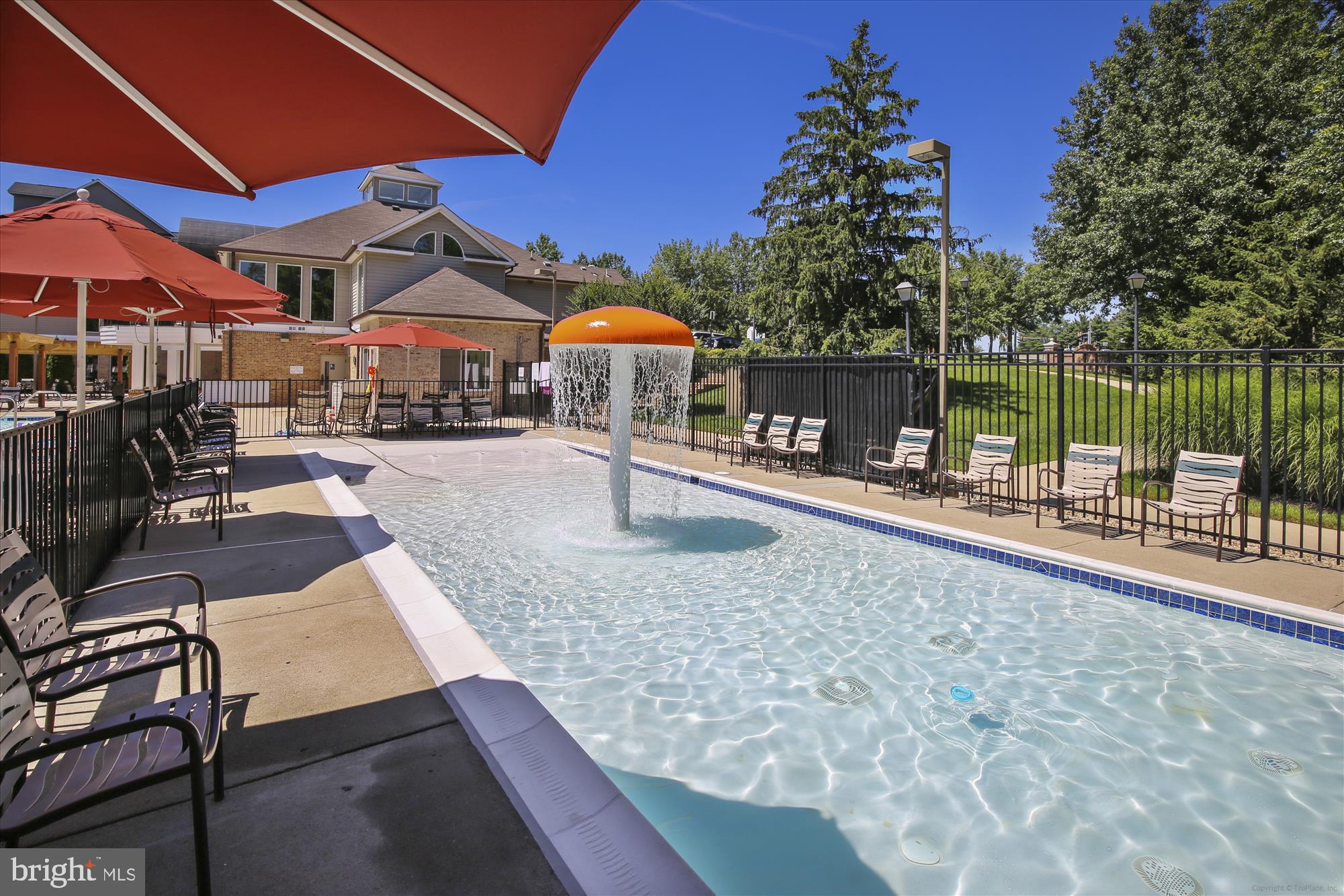 KINGSTOWNE - Residential Lease