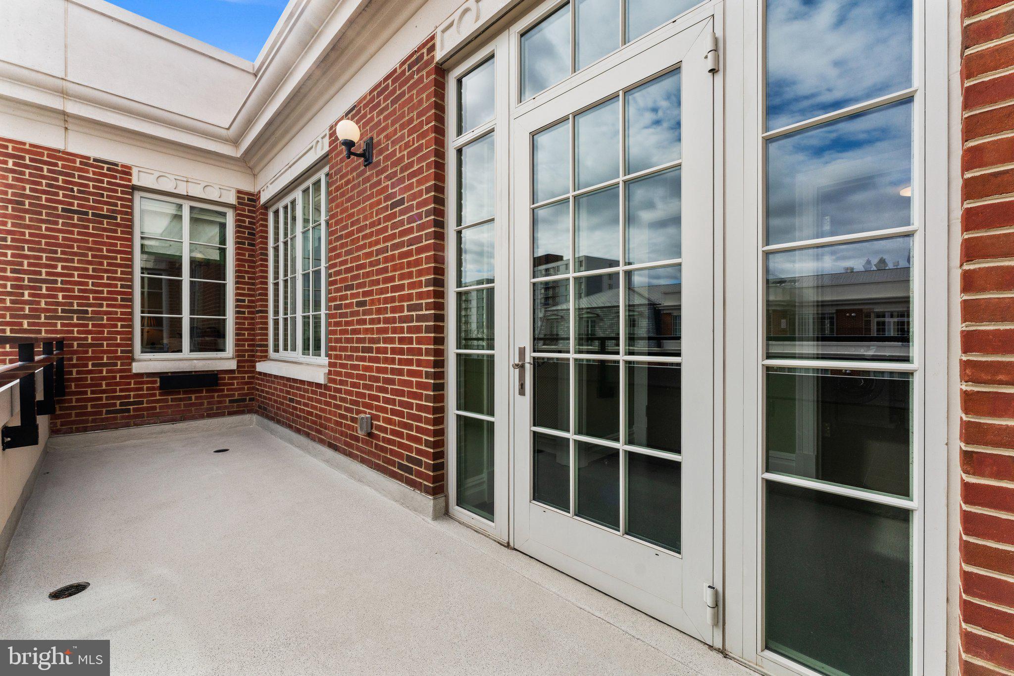 THE SIGNET - Residential