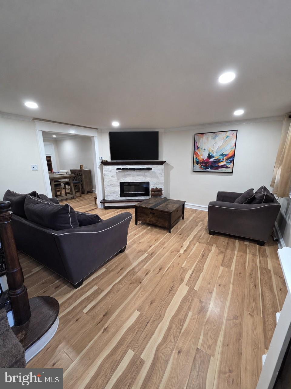 LAWNDALE - Residential