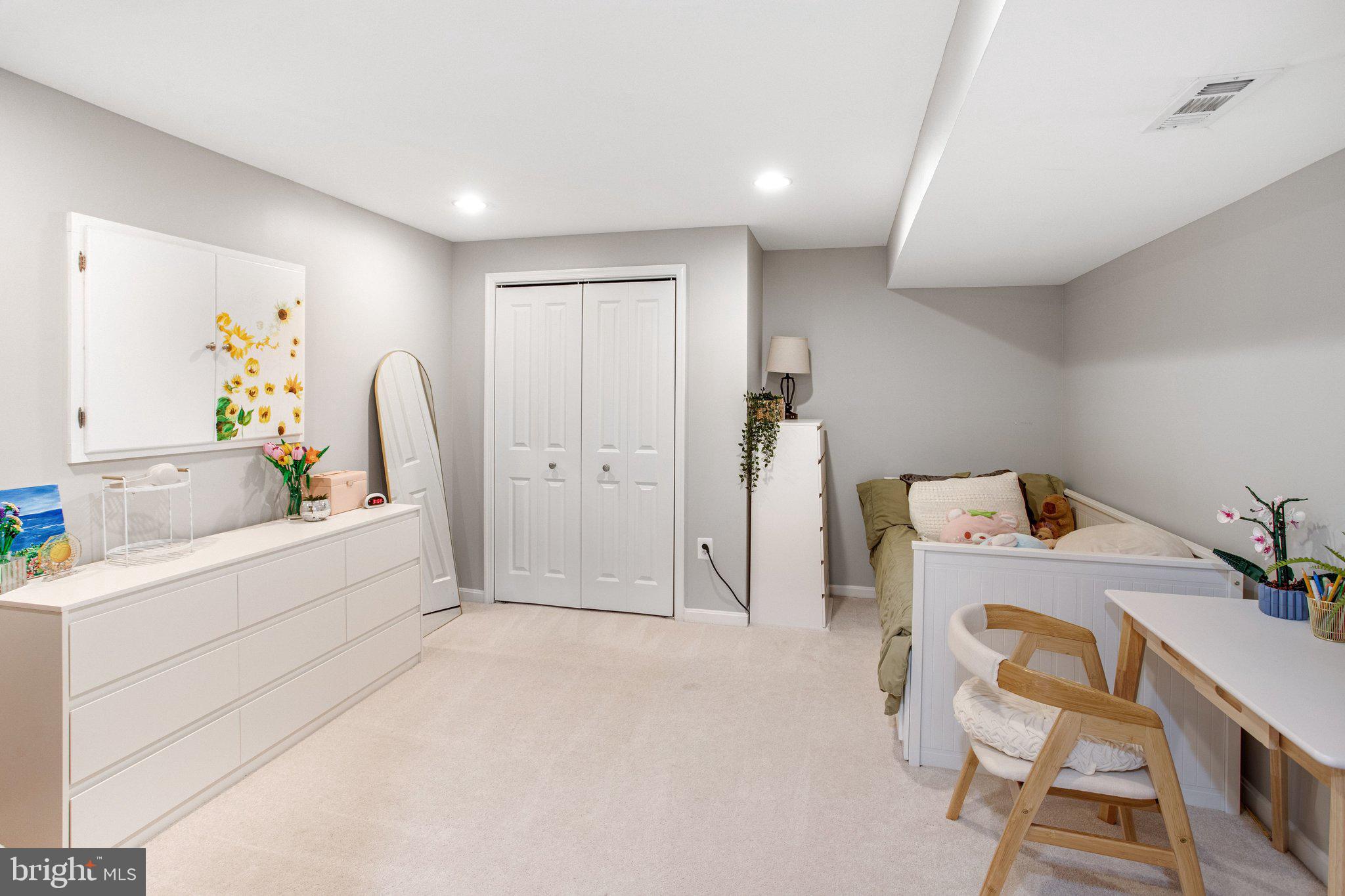 MONTCLAIR - Residential