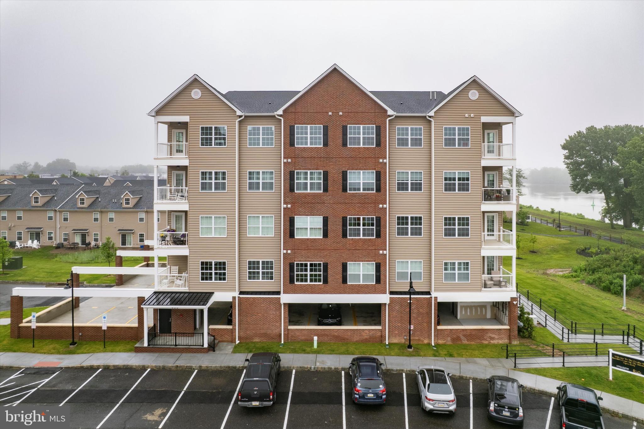 RADCLIFFE COURT - Residential