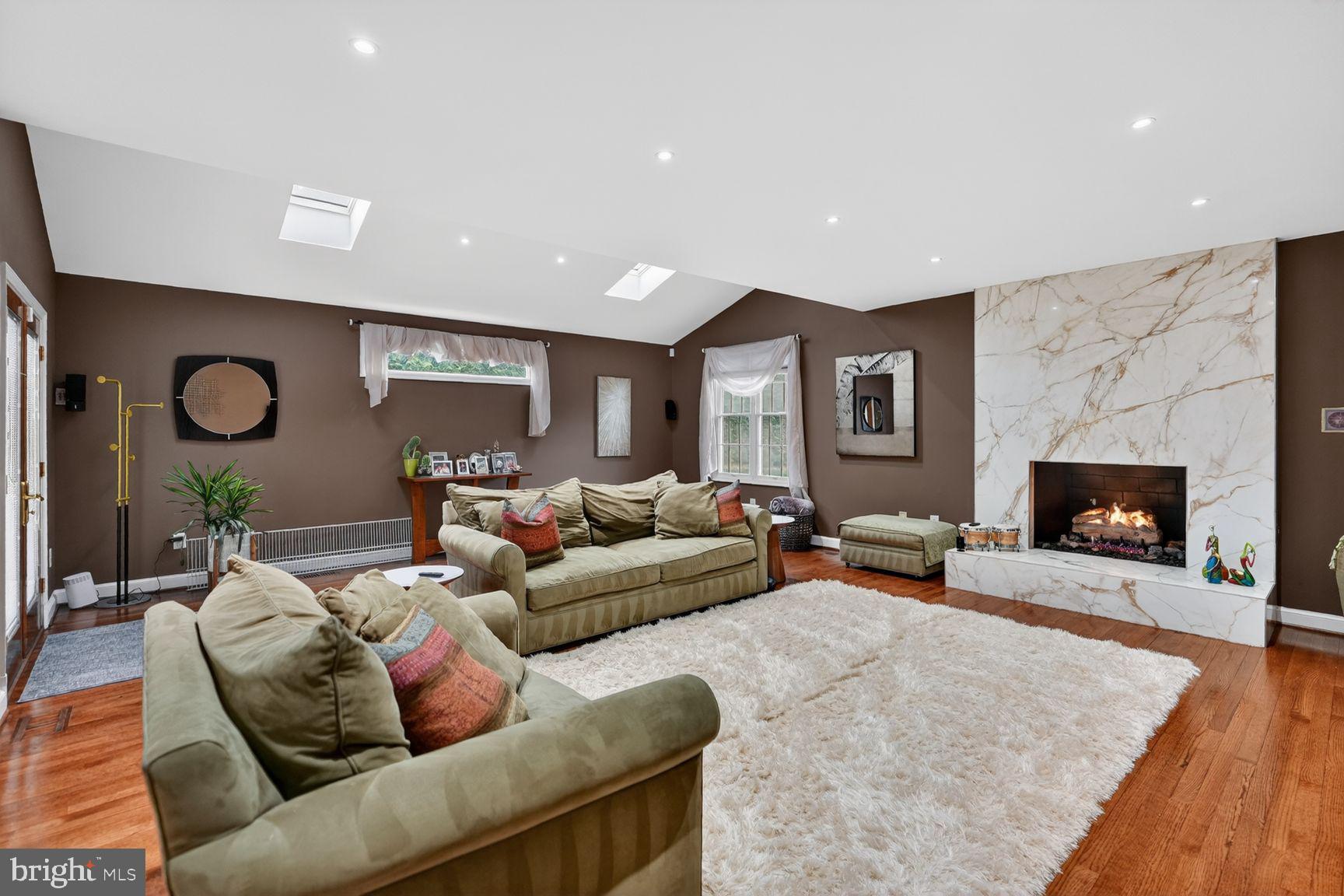 DARNESTOWN HILLS - Residential